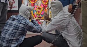 Apology to God: Police made the miscreants stand in front of the statue of the temple from where they had stolen and made them rub their noses